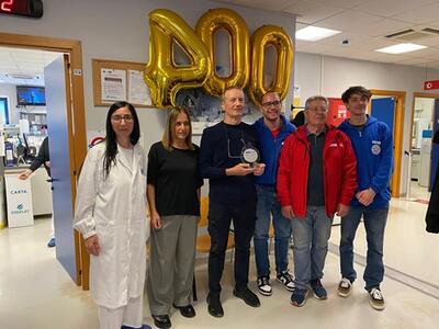 Centro trasfusionale dell'ospedale "Versilia", festeggiato super-donatore di sangue