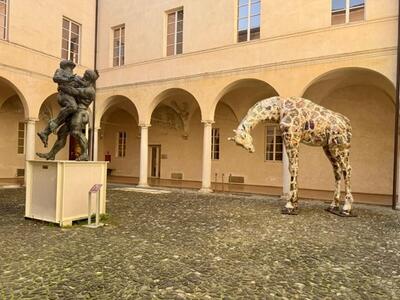 La giraffa di Jacopo Allegrucci a Parma per la Paper Week