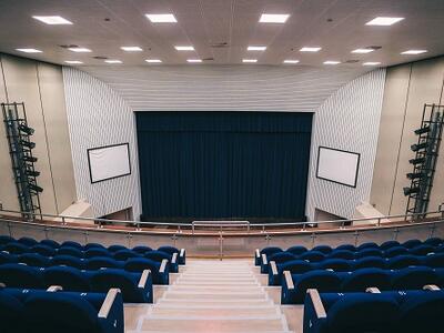 Teatro Comunale di Pietrasanta: debutto sold out con "Il medico dei pazzi"