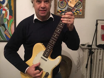 Dalla radio alla tv alle piazze. Al Caffè della Versiliana Charlie Gnocchi, domenica 16 agosto