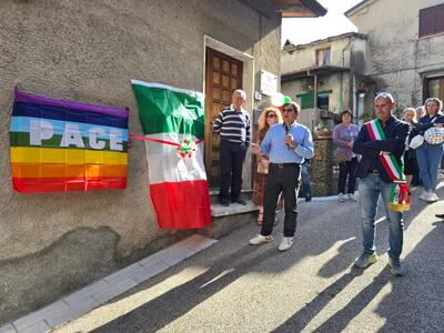 Inaugurato il nuovo defibrillatore alla Misericordia di Retignano, in memoria di Giovanni Verona