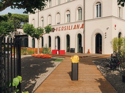 La Versilia degli anni ruggenti alla festa di fine mostra di Franca Formis al Bagatto, Marina di Pietrasanta