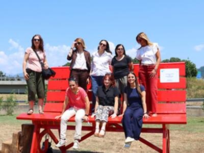 Inaugurata dal Consorzio di Bonifica la panchina rossa gigante contro la violenza sulle donne