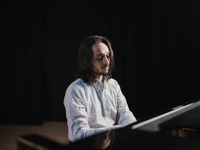 "Le vie del suono. Itinerari di un pianoforte viaggiatore": concerto di Salvatore Sclafani a Villa Bertelli, lunedì 8 dicembre