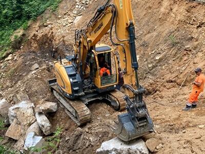 Frane, partiti i lavori in via Monte di Ripa a Pitrasanta