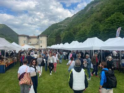 Presenze record a Seravezza grazie a Enolia e Ritorno al ’90 (con una troupe di Striscia la Notizia)