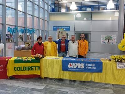 Ospedale Versilia: un omaggio floreale alle donatrici per l’8 marzo. La dottoressa Raffaelli: “Il plasma è un liquido prezioso per la vita di tutti”