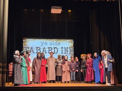 Teatro in inglese per i ragazzi del Liceo Scientifico Barsanti e Matteucci, protagonisti di una singolare uscita didattica a Camaiore