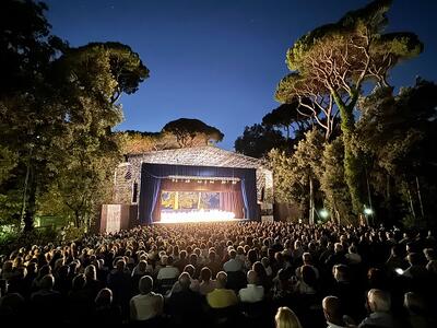 46° Festival La Versiliana : si apre con la prima nazionale di Alberi con Giovanni Storti e Stefano Mancuso e con il sold out de  La Zanzara