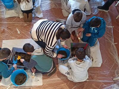 Un giorno da archeologo al Museo Antonucci di Pietrasanta grazie al laboratorio di Opus Mirabilis