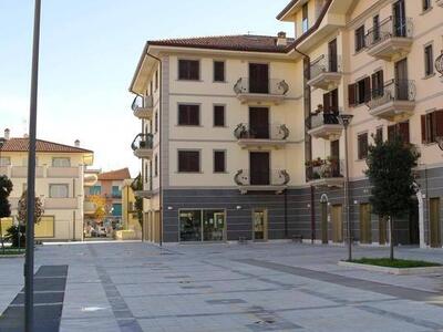 Area pedonale per piazza Pertini a Querceta: il provvedimento adottato per garantire sicurezza e tutela
