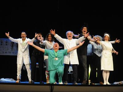 Al Teatro Vittoria Manzoni di Massarosa arriva la commedia brillante “Gli allegri chirurghi” con I MattAttori, venerdì 20 marzo, ore 21