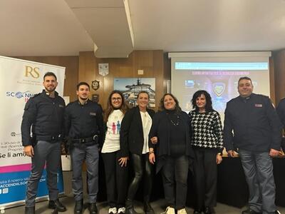 Successo per l'incontro organizzato dalla polizia postale su "Bullismo cyberbullismo" all'istituto nautico Artiglio di Viareggio