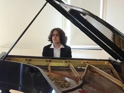 "Concerto per violino e pianoforte" a Villa Bertelli, domenica 2 novembre