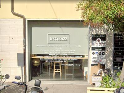 "Uno spiacevolissimo incidente" di Francesco Bertolucci e Giovanni Lorenzini, presentato nella libreria Lettera 22 a Viareggio, mercoledì 25 marzo