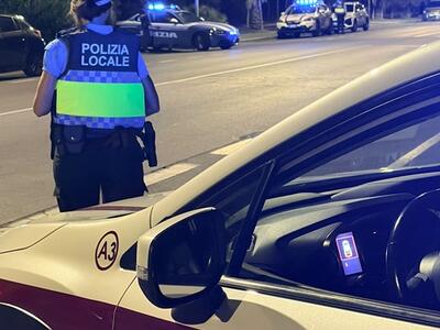 Sicurezza stradale e urbana a Forte dei Marmi: partito il nuovo servizio notturno della Polizia Locale