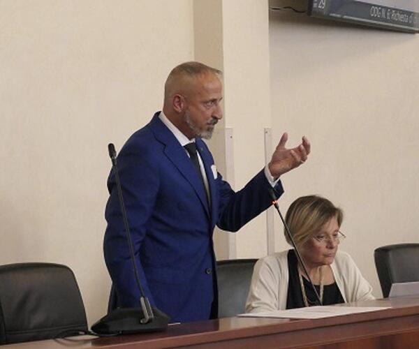 Alessandro Santini, consigliere comunale di Viareggio, rinnova i complimenti alla presidente Marcucci e alla Fondazione Carnevale per la trasparenza nei bilanci e chiede: "La Fondazione Festival Pucciniano si allinei subito"