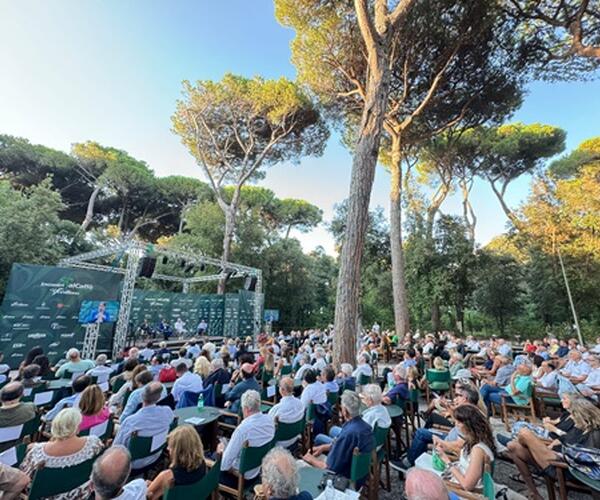 Al via gli Incontri al Caffè della Versiliana 2025 con grandi nomi della cultura, giornalismo, politica e attualità