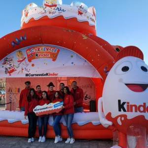 KINDER_VIAREGGIO_Stand_lr